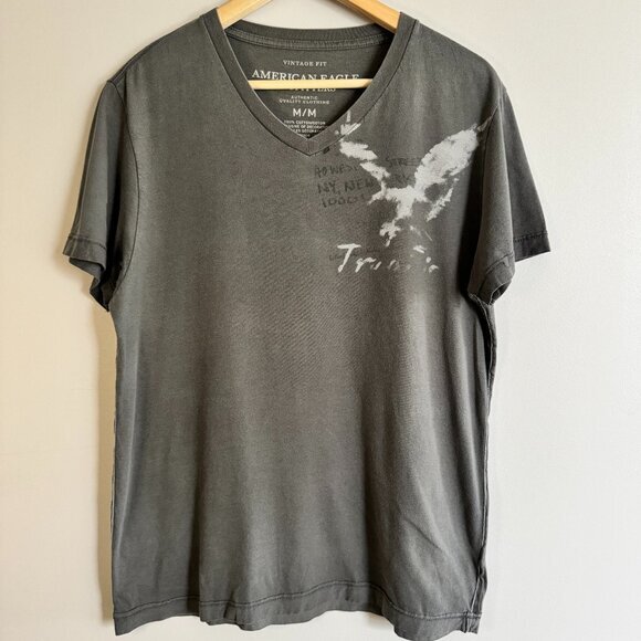 Men’s Gray American Eagle Short Sleeve V Neck Graphic T Shirt Size M - Picture 1 of 5